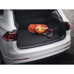 Bagagerumsbakke i bldt materiale m. 4 cm kant, til variable bagagerumsbund