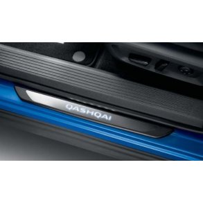 Oplyste indstigningslister  med Qashqai-logo